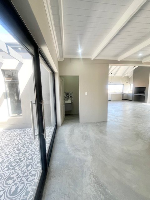 3 Bedroom Property for Sale in Outeniquasbosch Western Cape